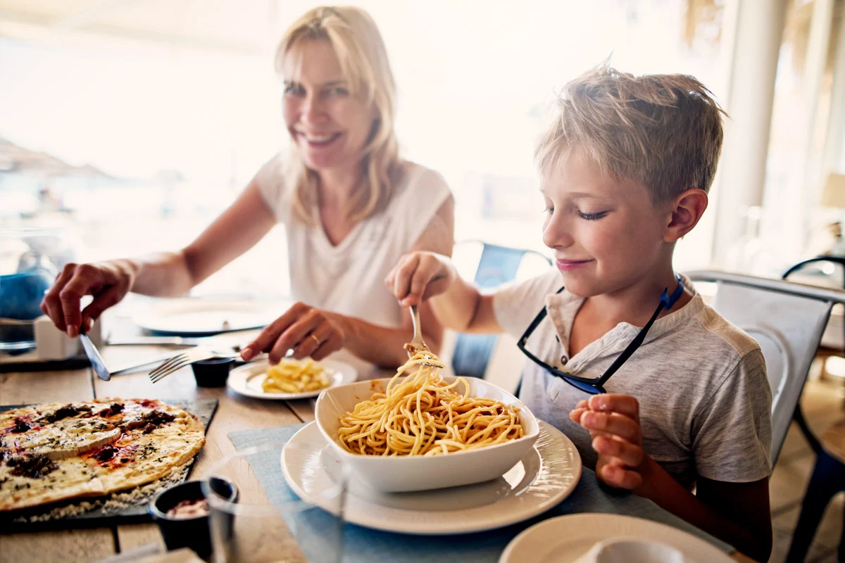 Budget Travel Guide on How to Save on Accommodation and Food While Traveling Abroad